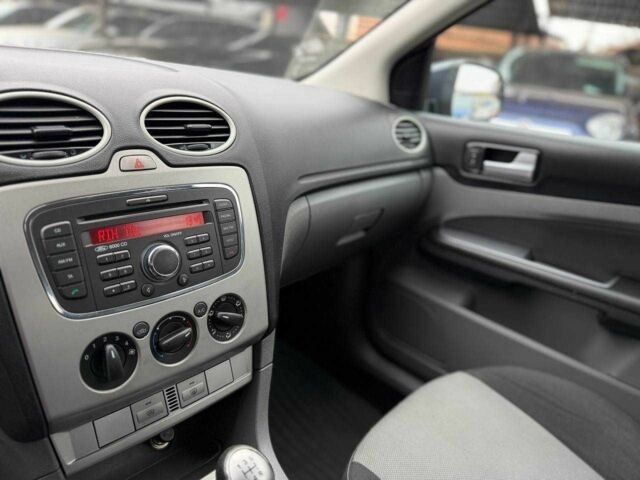 Серый Форд Фокус, объемом двигателя 1.6 л и пробегом 240 тыс. км за 6500 $, фото 11 на Automoto.ua