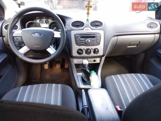 Серый Форд Фокус, объемом двигателя 1.8 л и пробегом 221 тыс. км за 5800 $, фото 1 на Automoto.ua