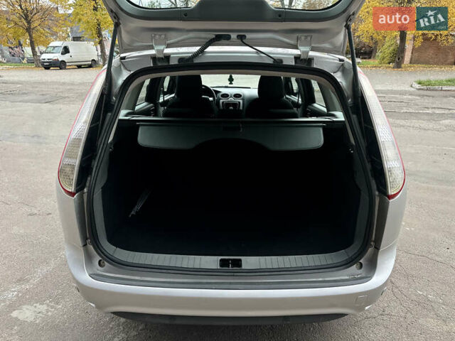 Сірий Форд Фокус, об'ємом двигуна 1.6 л та пробігом 240 тис. км за 5300 $, фото 22 на Automoto.ua