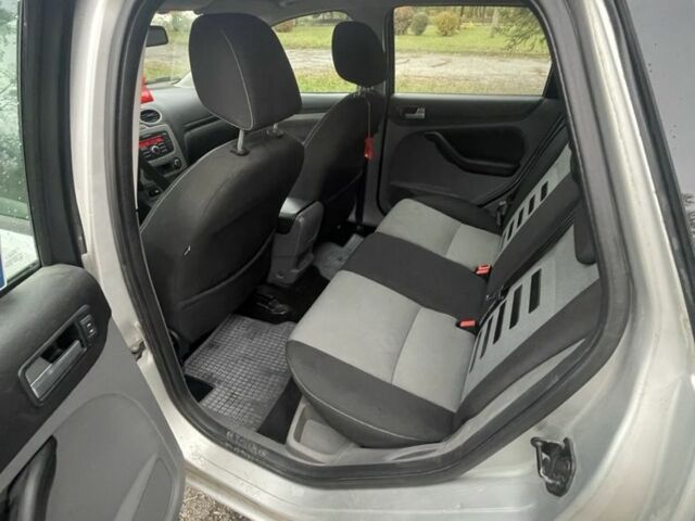 Серый Форд Фокус, объемом двигателя 1.8 л и пробегом 290 тыс. км за 3200 $, фото 9 на Automoto.ua