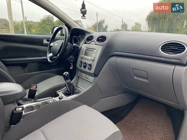 Сірий Форд Фокус, об'ємом двигуна 1.6 л та пробігом 303 тис. км за 6200 $, фото 45 на Automoto.ua