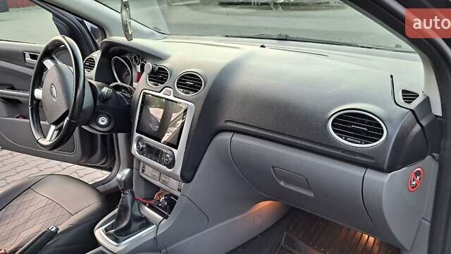 Серый Форд Фокус, объемом двигателя 1.6 л и пробегом 310 тыс. км за 6000 $, фото 10 на Automoto.ua