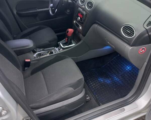 Сірий Форд Фокус, об'ємом двигуна 1.6 л та пробігом 272 тис. км за 5100 $, фото 8 на Automoto.ua