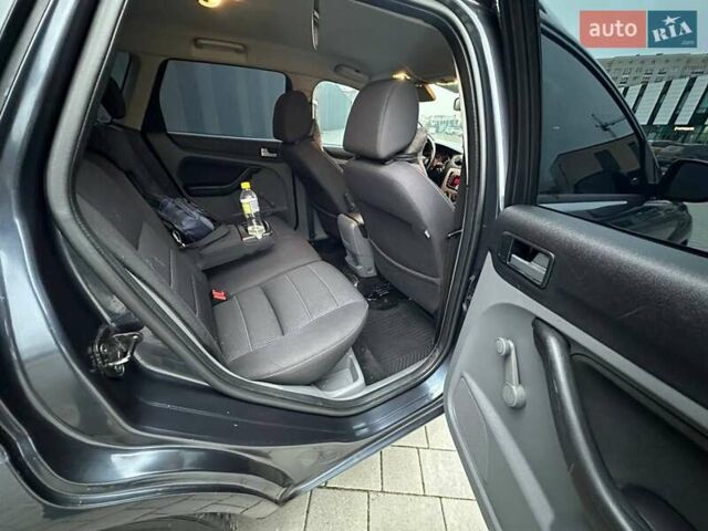 Сірий Форд Фокус, об'ємом двигуна 1.6 л та пробігом 276 тис. км за 5700 $, фото 11 на Automoto.ua