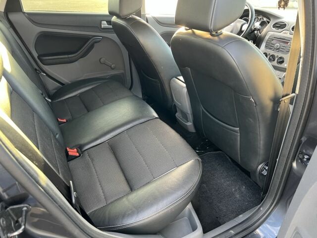 Серый Форд Фокус, объемом двигателя 1.6 л и пробегом 269 тыс. км за 4900 $, фото 19 на Automoto.ua