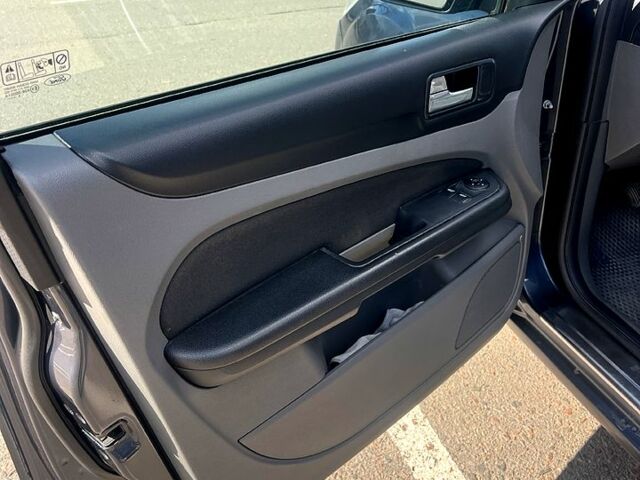 Сірий Форд Фокус, об'ємом двигуна 1.6 л та пробігом 292 тис. км за 6000 $, фото 10 на Automoto.ua