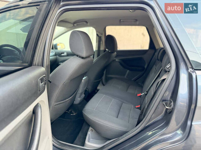 Серый Форд Фокус, объемом двигателя 1.6 л и пробегом 282 тыс. км за 5500 $, фото 47 на Automoto.ua