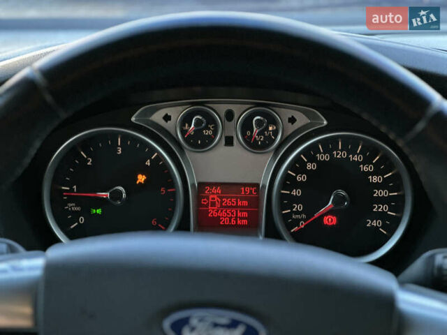 Серый Форд Фокус, объемом двигателя 1.8 л и пробегом 266 тыс. км за 5300 $, фото 13 на Automoto.ua