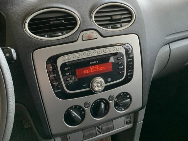 Сірий Форд Фокус, об'ємом двигуна 1.6 л та пробігом 194 тис. км за 6000 $, фото 3 на Automoto.ua