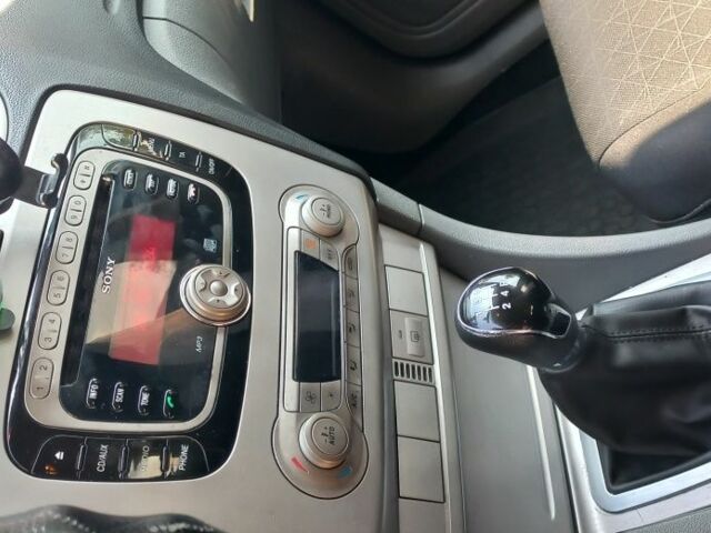 Серый Форд Фокус, объемом двигателя 1.6 л и пробегом 328 тыс. км за 6000 $, фото 1 на Automoto.ua