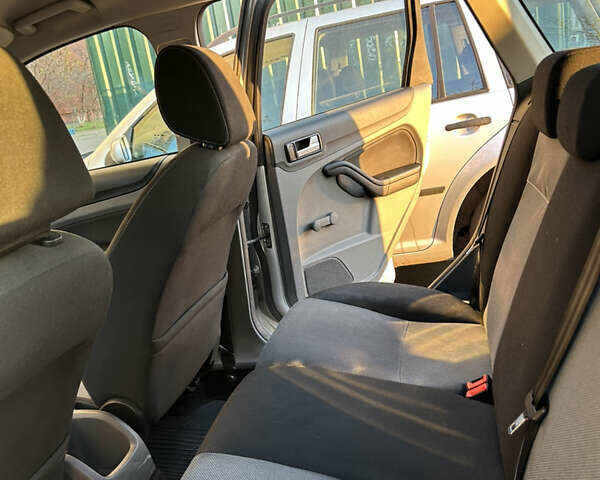 Серый Форд Фокус, объемом двигателя 1.6 л и пробегом 266 тыс. км за 5700 $, фото 13 на Automoto.ua