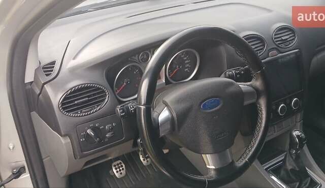 Серый Форд Фокус, объемом двигателя 1.6 л и пробегом 242 тыс. км за 5900 $, фото 3 на Automoto.ua