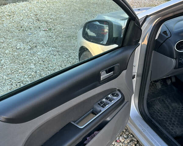 Серый Форд Фокус, объемом двигателя 1.56 л и пробегом 295 тыс. км за 5300 $, фото 3 на Automoto.ua