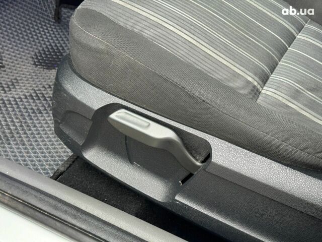 Серый Форд Фокус, объемом двигателя 1.6 л и пробегом 300 тыс. км за 5440 $, фото 13 на Automoto.ua