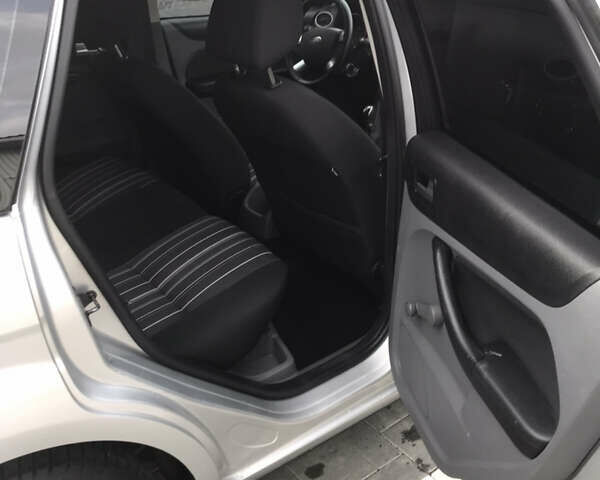 Серый Форд Фокус, объемом двигателя 1.56 л и пробегом 326 тыс. км за 5900 $, фото 8 на Automoto.ua