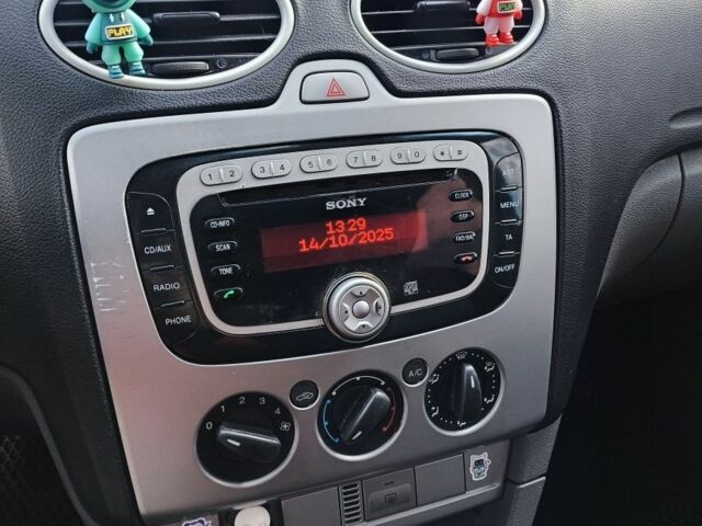 Серый Форд Фокус, объемом двигателя 1.6 л и пробегом 277 тыс. км за 6200 $, фото 7 на Automoto.ua