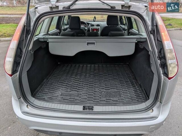 Серый Форд Фокус, объемом двигателя 1.6 л и пробегом 241 тыс. км за 6200 $, фото 22 на Automoto.ua