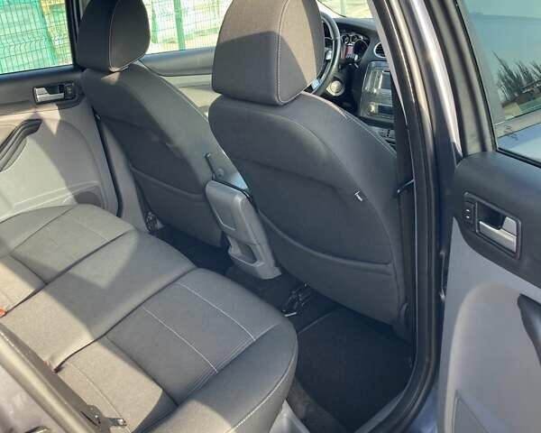 Серый Форд Фокус, объемом двигателя 1.6 л и пробегом 228 тыс. км за 6999 $, фото 22 на Automoto.ua