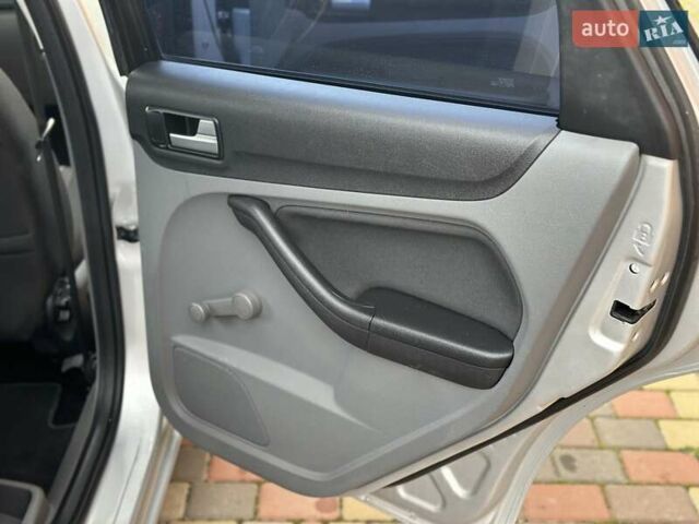 Серый Форд Фокус, объемом двигателя 1.6 л и пробегом 232 тыс. км за 6300 $, фото 29 на Automoto.ua