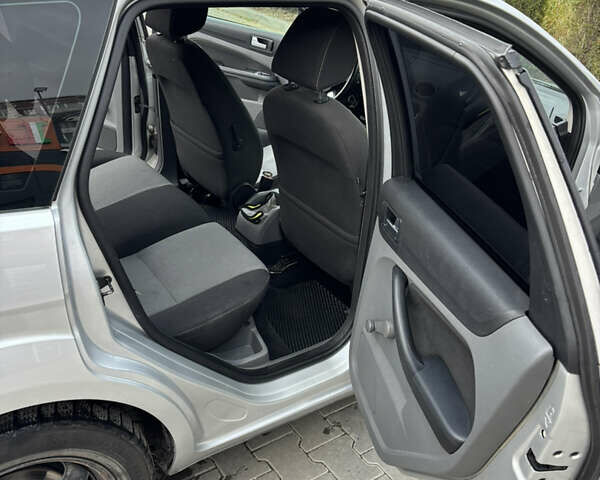 Серый Форд Фокус, объемом двигателя 1.56 л и пробегом 325 тыс. км за 5500 $, фото 10 на Automoto.ua