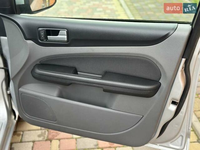 Серый Форд Фокус, объемом двигателя 1.6 л и пробегом 232 тыс. км за 6300 $, фото 23 на Automoto.ua