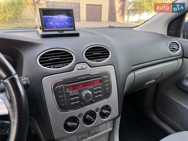 Серый Форд Фокус, объемом двигателя 1.6 л и пробегом 214 тыс. км за 6500 $, фото 8 на Automoto.ua