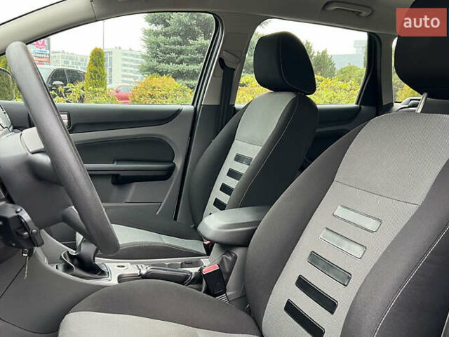 Серый Форд Фокус, объемом двигателя 1.56 л и пробегом 175 тыс. км за 5400 $, фото 8 на Automoto.ua