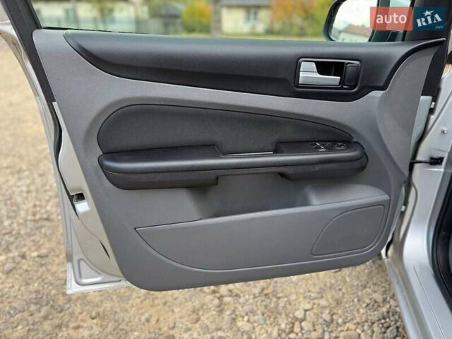 Сірий Форд Фокус, об'ємом двигуна 1.6 л та пробігом 228 тис. км за 4850 $, фото 24 на Automoto.ua