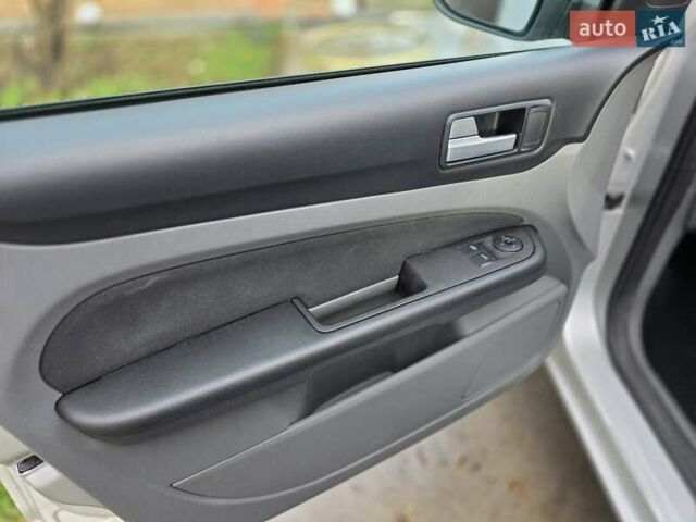 Сірий Форд Фокус, об'ємом двигуна 1.6 л та пробігом 237 тис. км за 5800 $, фото 34 на Automoto.ua