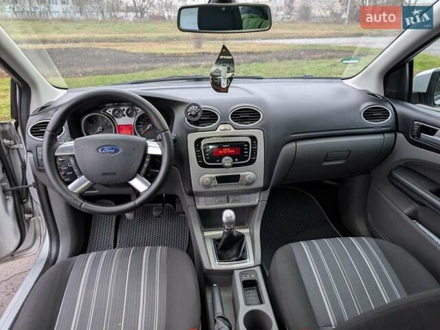 Серый Форд Фокус, объемом двигателя 1.6 л и пробегом 241 тыс. км за 6200 $, фото 13 на Automoto.ua