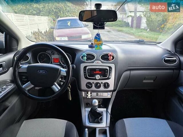 Форд Фокус 2010 в Конотопе на Automoto.ua Серый Форд Фокус, объемом двигателя 1.6 л и пробегом 277 тыс. км за 6000 $, фото 3 на Automoto.ua