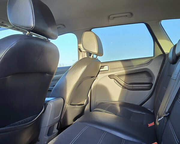 Серый Форд Фокус, объемом двигателя 1.6 л и пробегом 286 тыс. км за 5700 $, фото 16 на Automoto.ua