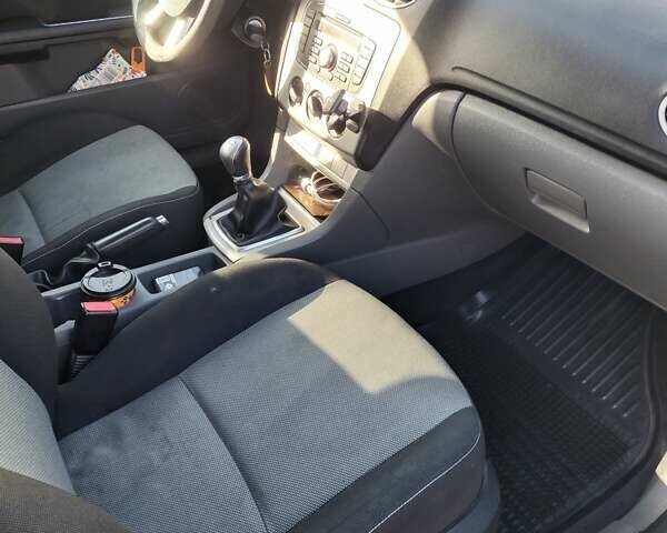 Серый Форд Фокус, объемом двигателя 1.6 л и пробегом 261 тыс. км за 5500 $, фото 14 на Automoto.ua