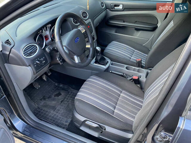 Серый Форд Фокус, объемом двигателя 1.6 л и пробегом 290 тыс. км за 6000 $, фото 8 на Automoto.ua