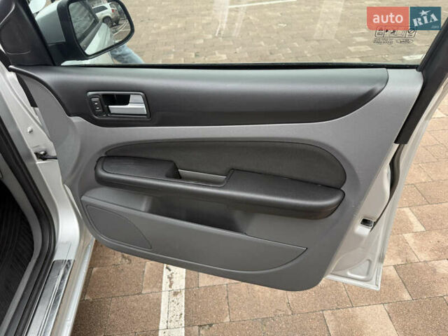 Сірий Форд Фокус, об'ємом двигуна 1.56 л та пробігом 187 тис. км за 5500 $, фото 30 на Automoto.ua