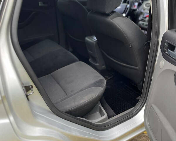 Серый Форд Фокус, объемом двигателя 1.6 л и пробегом 273 тыс. км за 4000 $, фото 9 на Automoto.ua