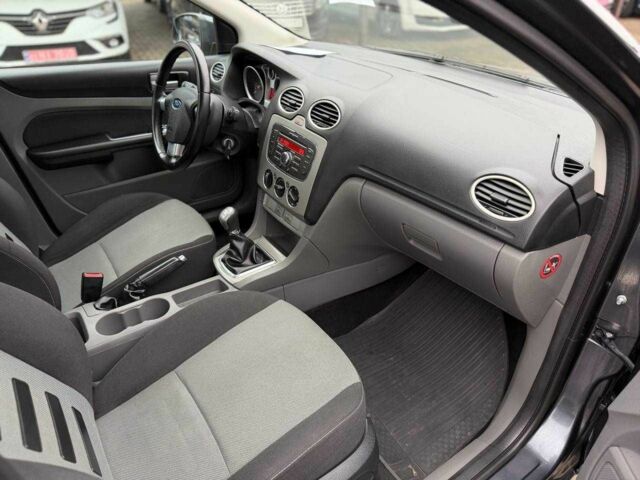 Серый Форд Фокус, объемом двигателя 1.6 л и пробегом 240 тыс. км за 6500 $, фото 13 на Automoto.ua