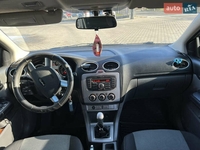 Серый Форд Фокус, объемом двигателя 1.6 л и пробегом 270 тыс. км за 5999 $, фото 38 на Automoto.ua