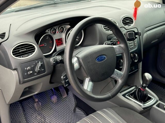 Серый Форд Фокус, объемом двигателя 1.6 л и пробегом 300 тыс. км за 5440 $, фото 14 на Automoto.ua