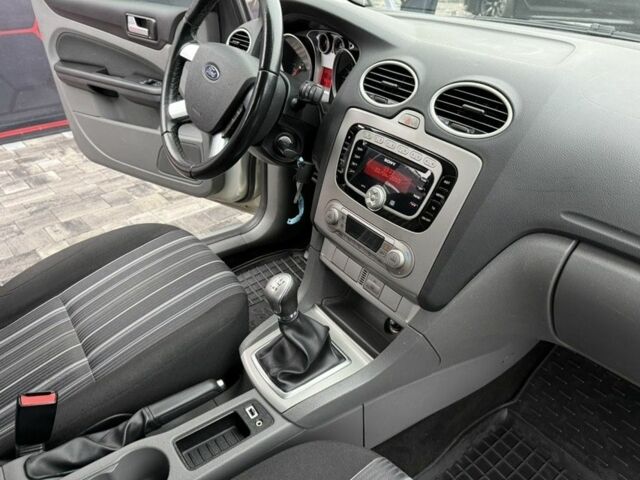 Серый Форд Фокус, объемом двигателя 1.6 л и пробегом 156 тыс. км за 6850 $, фото 16 на Automoto.ua