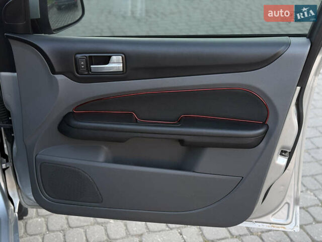 Серый Форд Фокус, объемом двигателя 1.8 л и пробегом 266 тыс. км за 5300 $, фото 19 на Automoto.ua