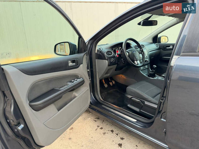 Серый Форд Фокус, объемом двигателя 1.6 л и пробегом 282 тыс. км за 5500 $, фото 39 на Automoto.ua