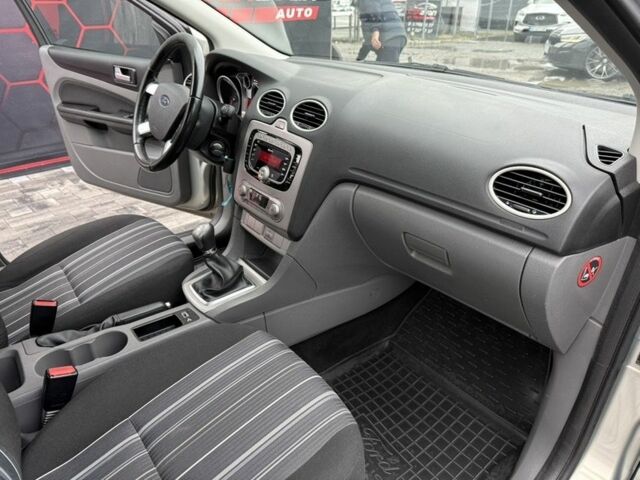 Серый Форд Фокус, объемом двигателя 1.6 л и пробегом 156 тыс. км за 6850 $, фото 15 на Automoto.ua