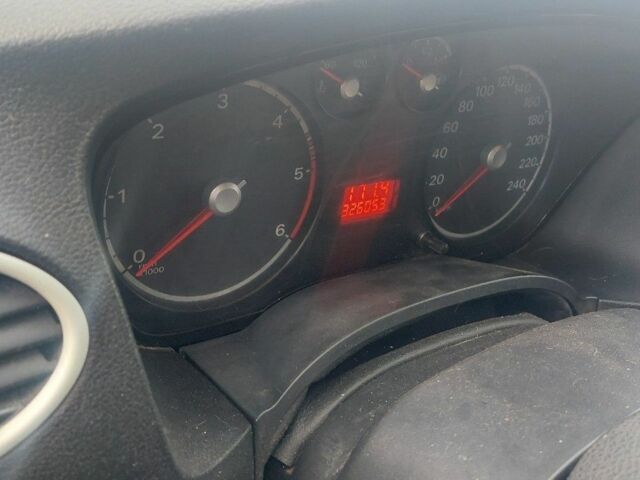 Сірий Форд Фокус, об'ємом двигуна 1.6 л та пробігом 326 тис. км за 5400 $, фото 1 на Automoto.ua