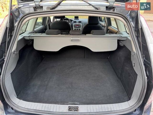 Серый Форд Фокус, объемом двигателя 1.6 л и пробегом 214 тыс. км за 6500 $, фото 10 на Automoto.ua