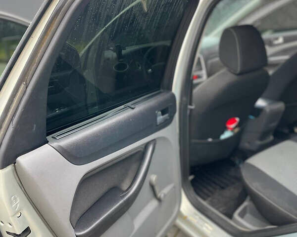 Серый Форд Фокус, объемом двигателя 1.75 л и пробегом 325 тыс. км за 5750 $, фото 13 на Automoto.ua