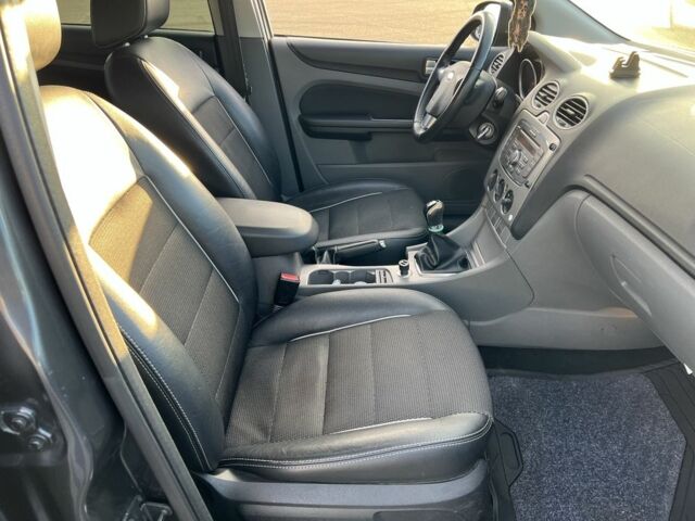 Серый Форд Фокус, объемом двигателя 1.6 л и пробегом 269 тыс. км за 4900 $, фото 16 на Automoto.ua