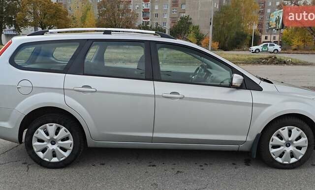 Серый Форд Фокус, объемом двигателя 1.6 л и пробегом 187 тыс. км за 5899 $, фото 4 на Automoto.ua