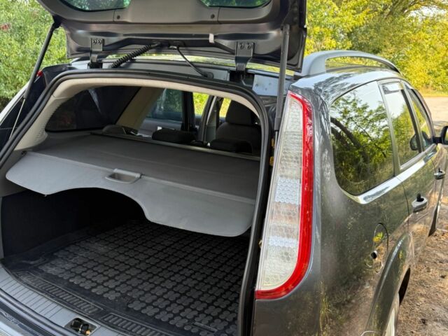 Серый Форд Фокус, объемом двигателя 1.6 л и пробегом 217 тыс. км за 6000 $, фото 22 на Automoto.ua