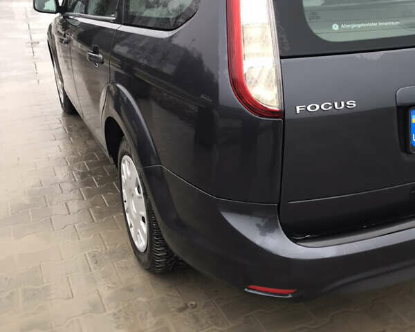 Серый Форд Фокус, объемом двигателя 1.6 л и пробегом 290 тыс. км за 6000 $, фото 3 на Automoto.ua